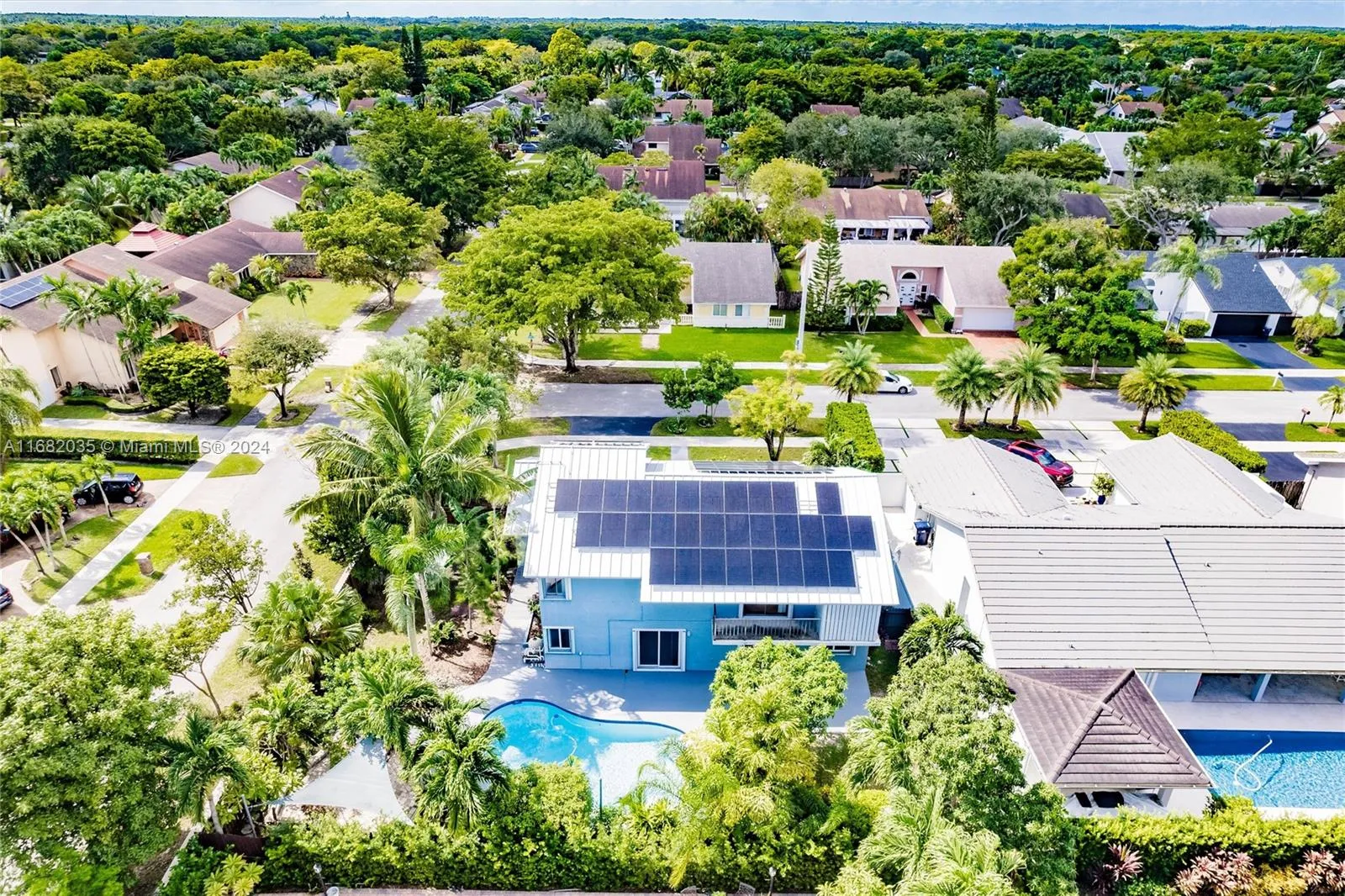 Miami, Florida 33186, United States, 5 Bedrooms Bedrooms, ,3 BathroomsBathrooms,Residential,Pending,37044