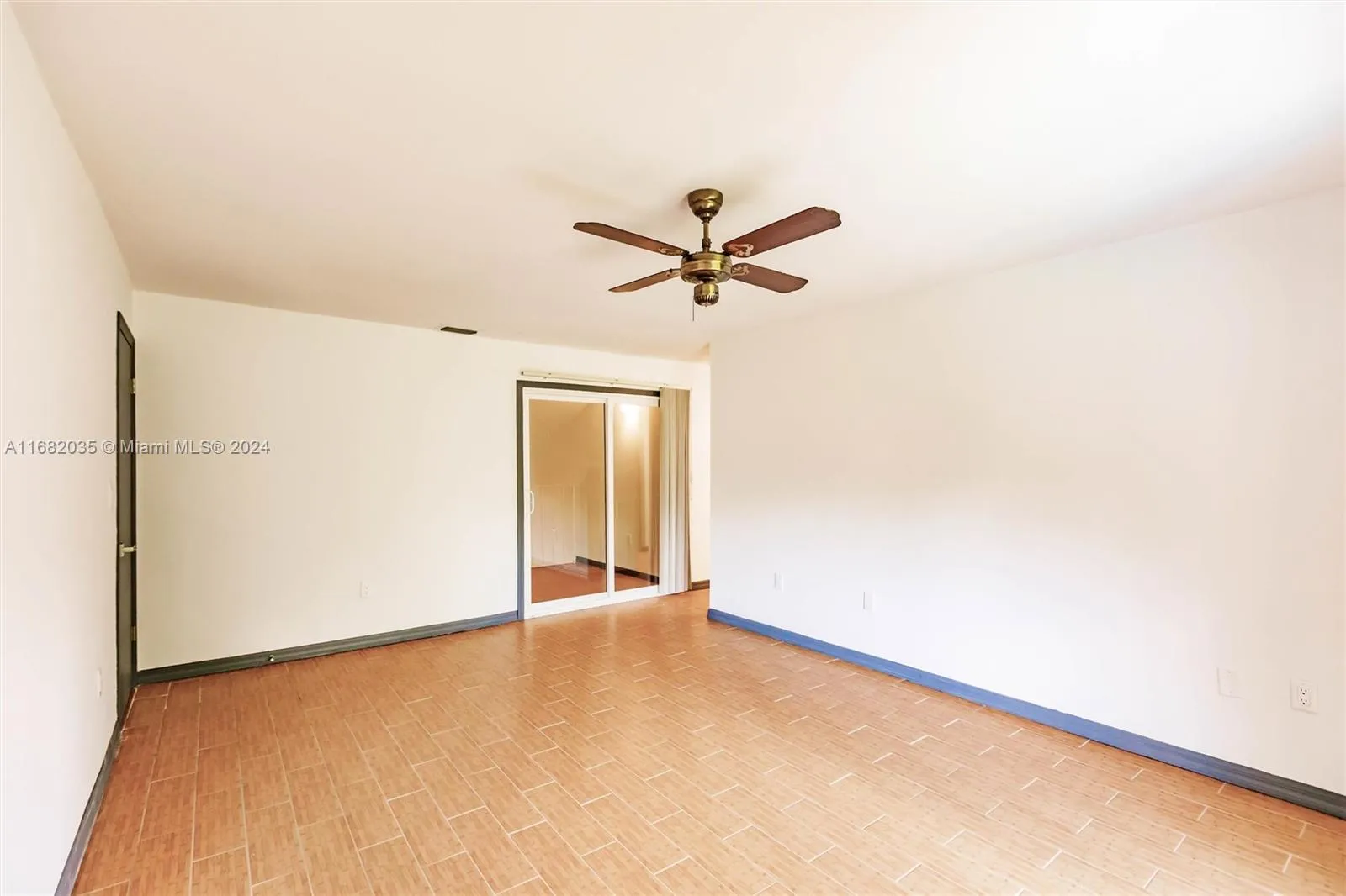 Miami, Florida 33186, United States, 5 Bedrooms Bedrooms, ,3 BathroomsBathrooms,Residential,Pending,37044