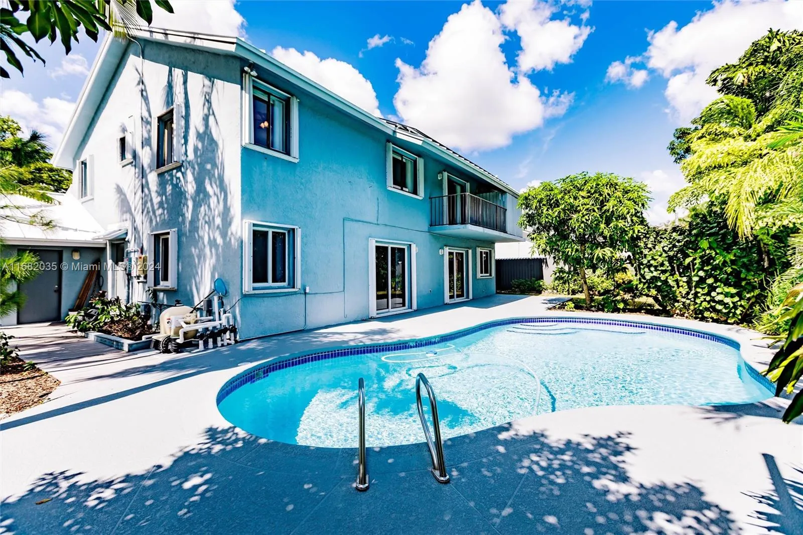 Miami, Florida 33186, United States, 5 Bedrooms Bedrooms, ,3 BathroomsBathrooms,Residential,Pending,37044