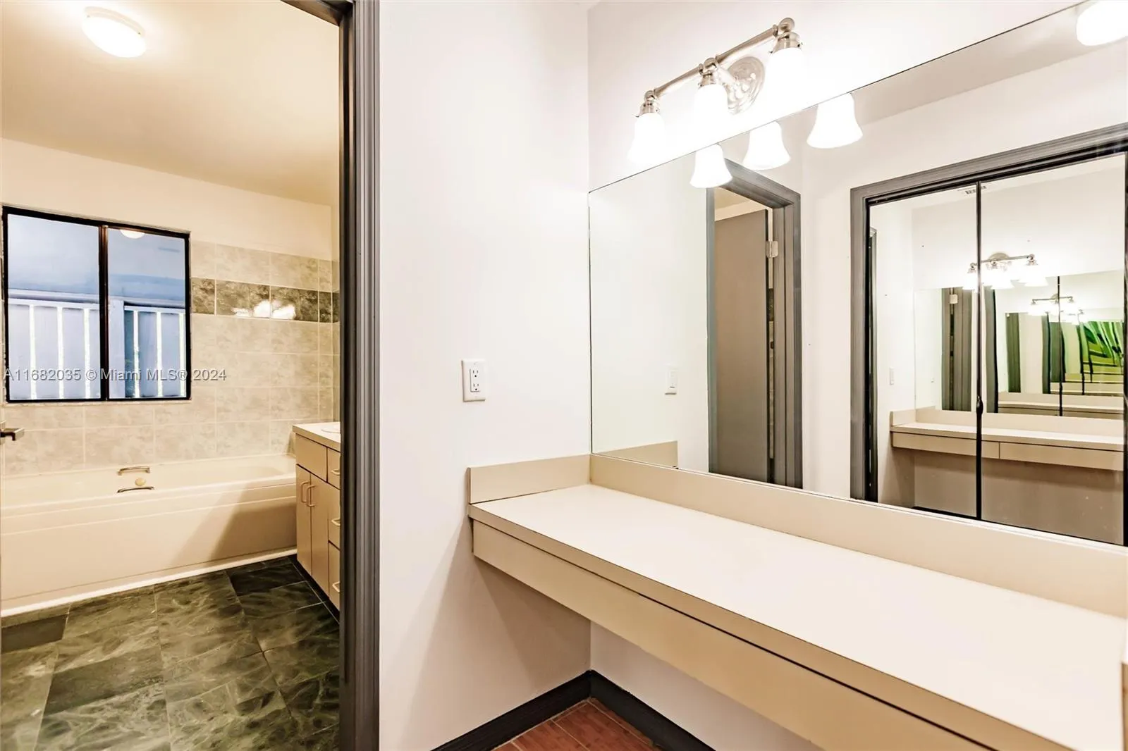 Miami, Florida 33186, United States, 5 Bedrooms Bedrooms, ,3 BathroomsBathrooms,Residential,Pending,37044