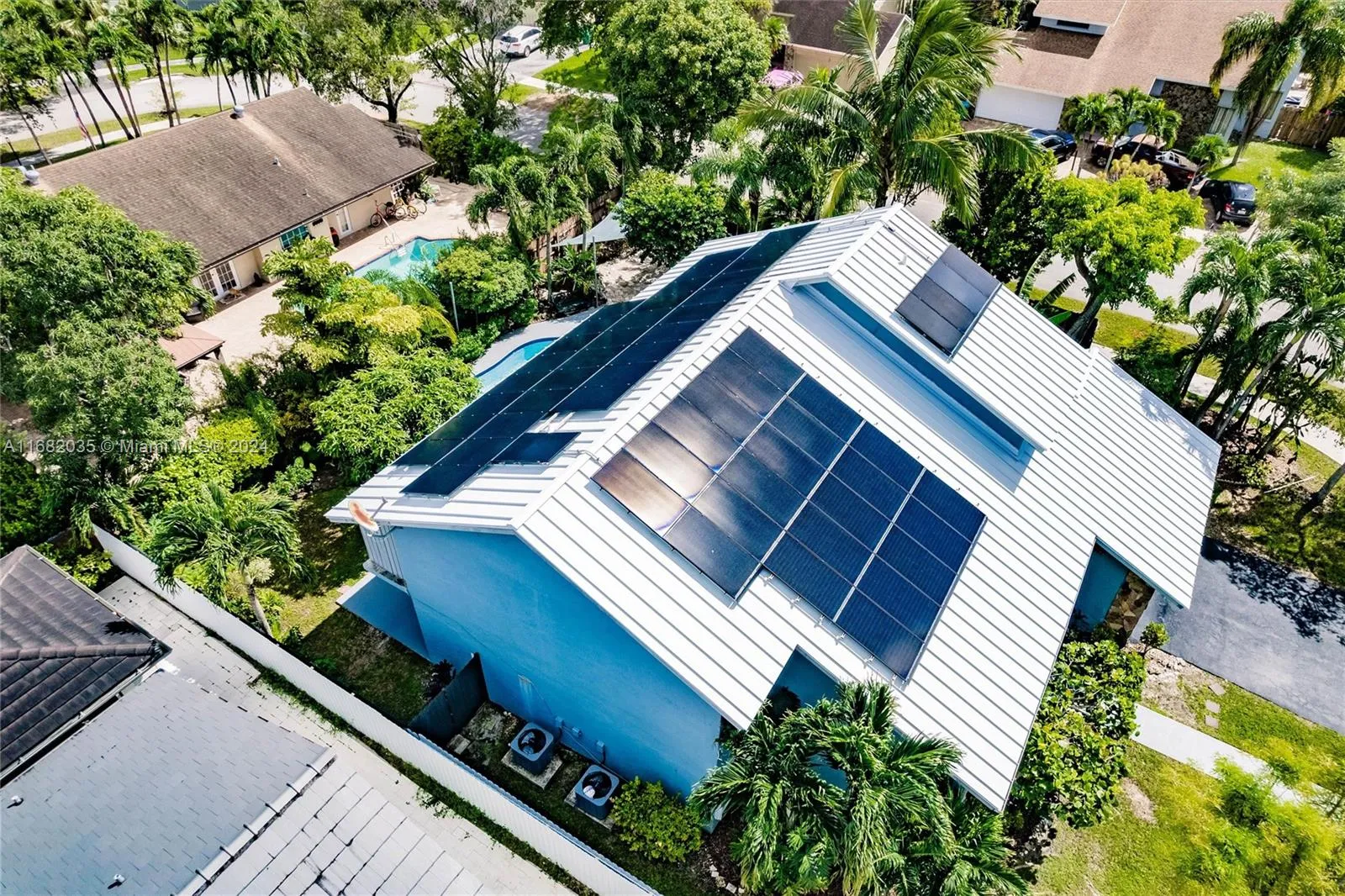 Miami, Florida 33186, United States, 5 Bedrooms Bedrooms, ,3 BathroomsBathrooms,Residential,Pending,37044