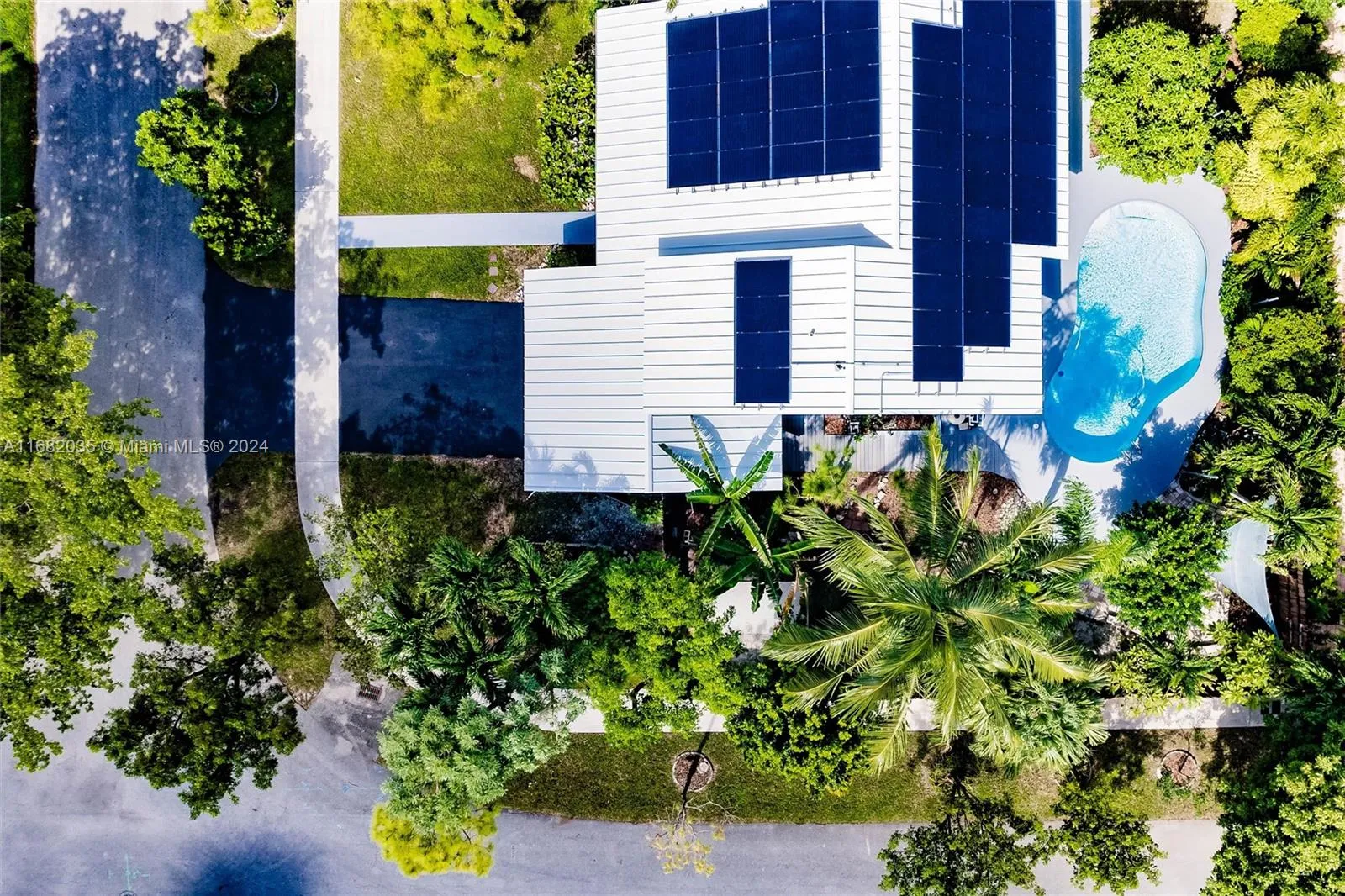 Miami, Florida 33186, United States, 5 Bedrooms Bedrooms, ,3 BathroomsBathrooms,Residential,Pending,37044