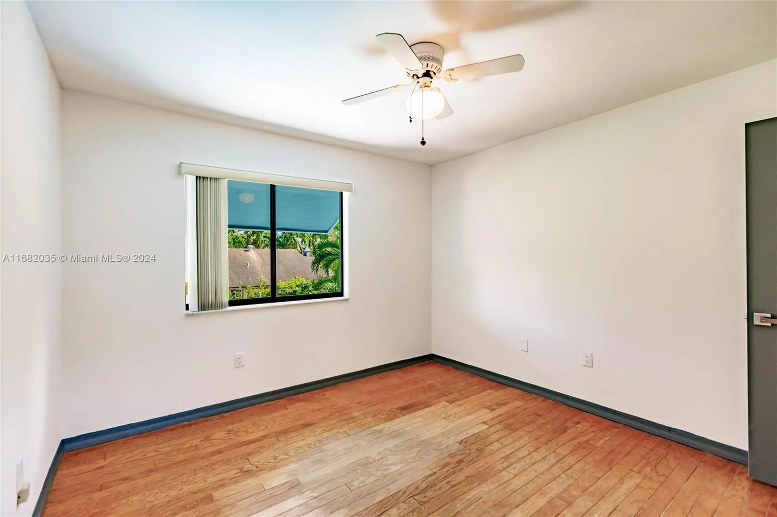 Miami, Florida 33186, United States, 5 Bedrooms Bedrooms, ,3 BathroomsBathrooms,Residential,Pending,37044