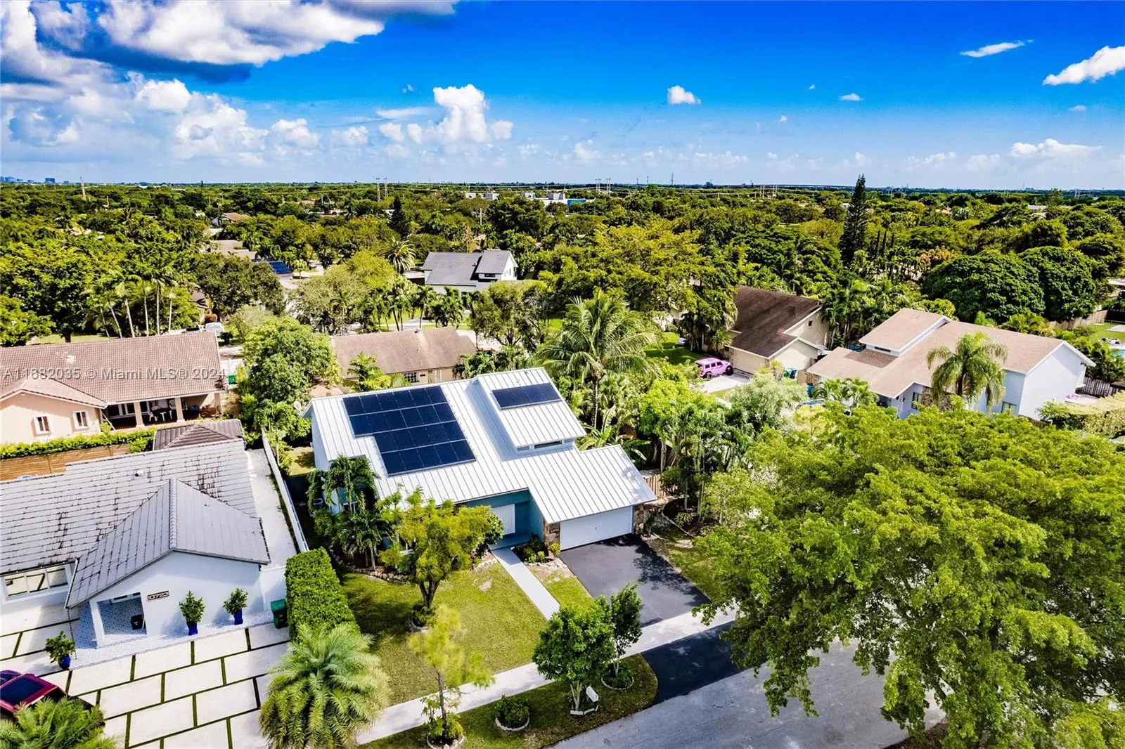 Miami, Florida 33186, United States, 5 Bedrooms Bedrooms, ,3 BathroomsBathrooms,Residential,Pending,37044