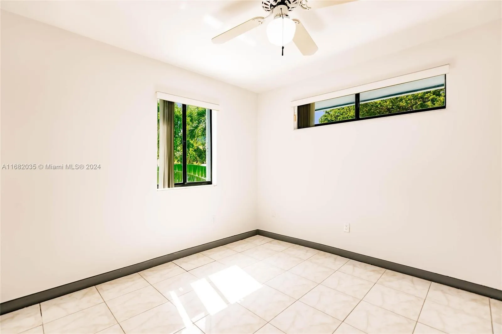Miami, Florida 33186, United States, 5 Bedrooms Bedrooms, ,3 BathroomsBathrooms,Residential,Pending,37044