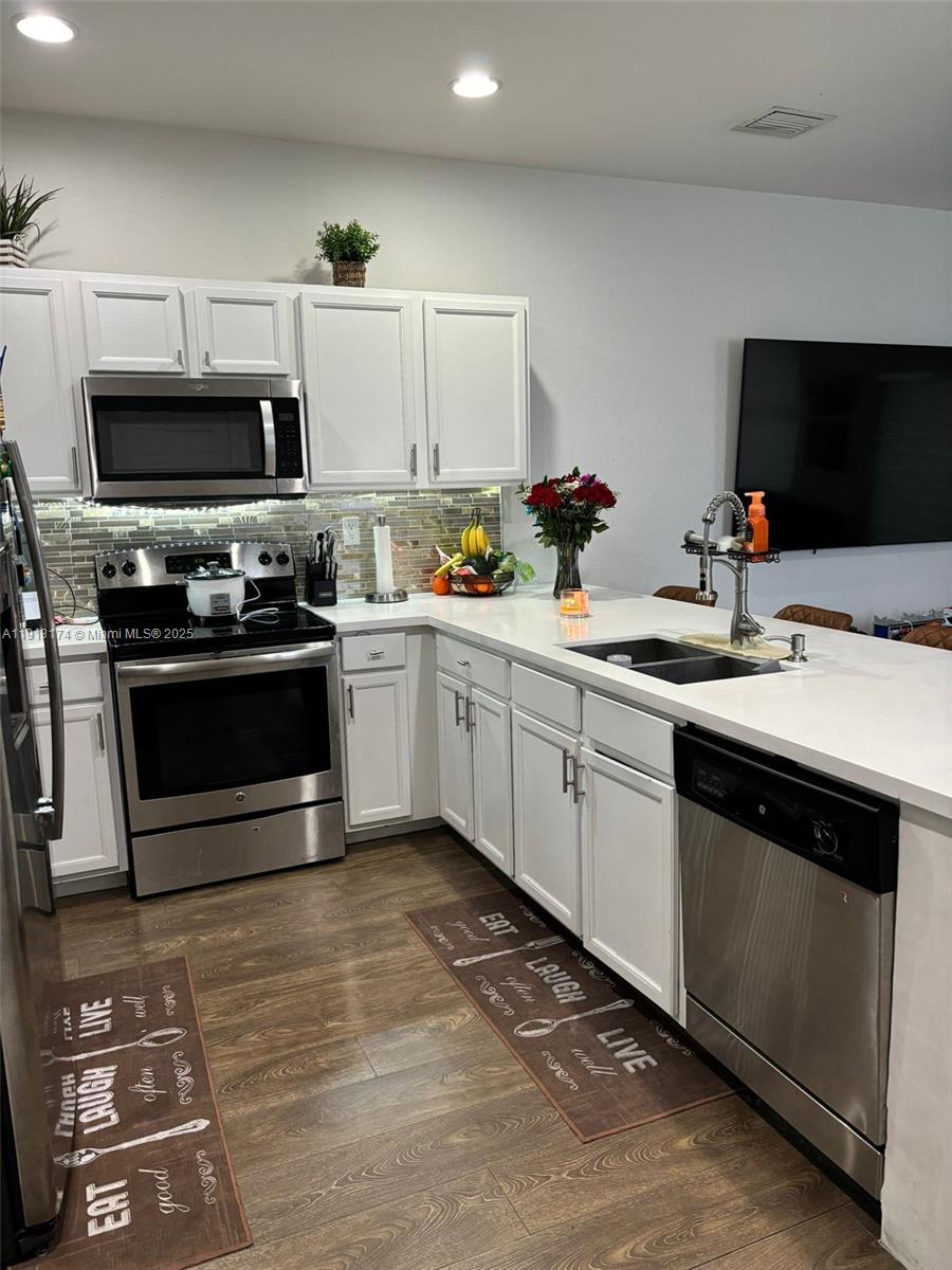 BELLAGIO VILLAS - Residential Lease