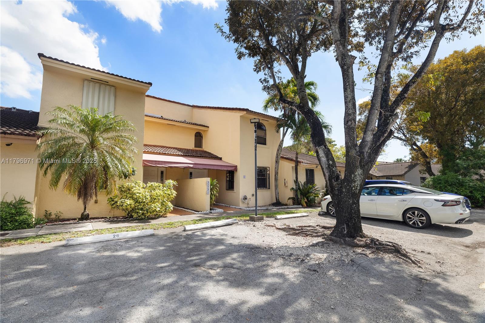 Rental Property at 2090 Sw 122nd Ave 26, Miami, Broward County, Florida - Bedrooms: 3 
Bathrooms: 3  - $3,200 MO.