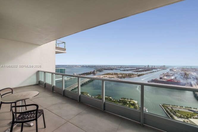 900 BISCAYNE BAY CONDO - Residential Lease
