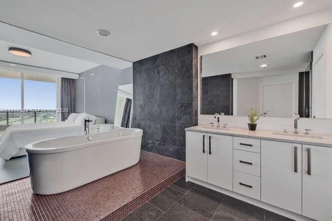 900 BISCAYNE BAY CONDO - Residential Lease