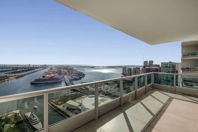 900 BISCAYNE BAY CONDO - Residential Lease