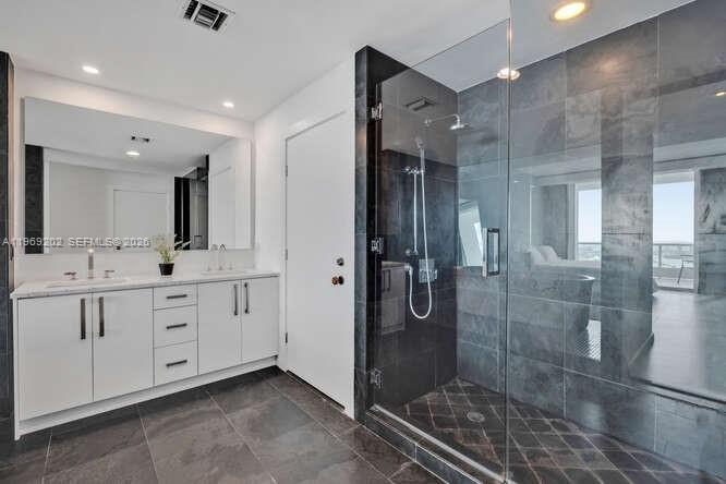 900 BISCAYNE BAY CONDO - Residential Lease