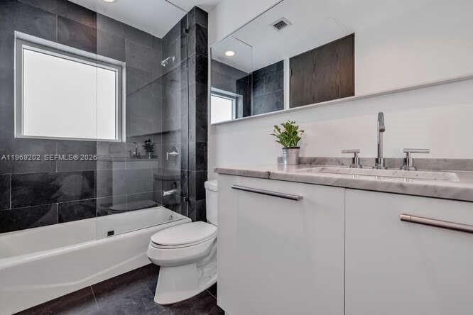 900 BISCAYNE BAY CONDO - Residential Lease