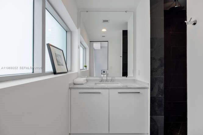 900 BISCAYNE BAY CONDO - Residential Lease