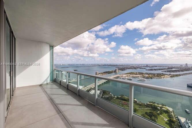 900 BISCAYNE BAY CONDO - Residential Lease