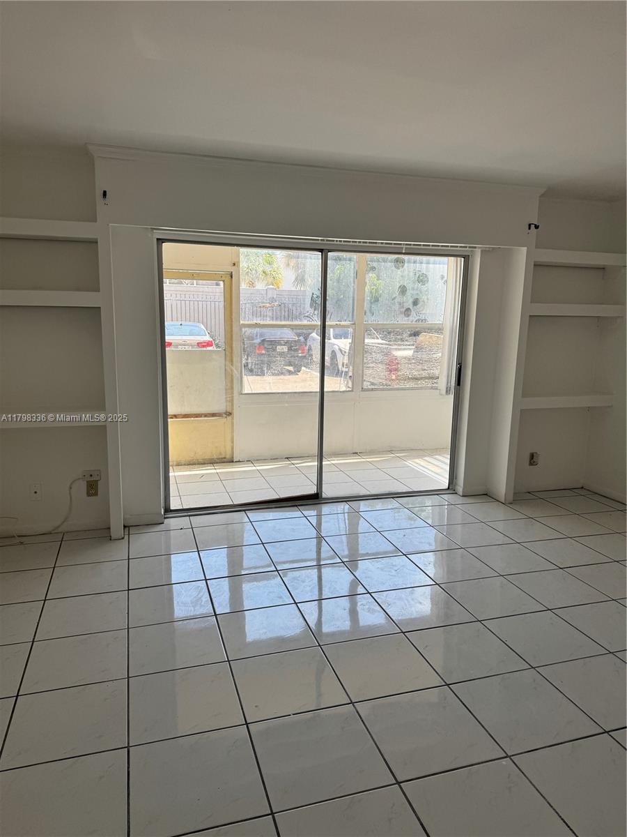 4041 NW 16th St 103