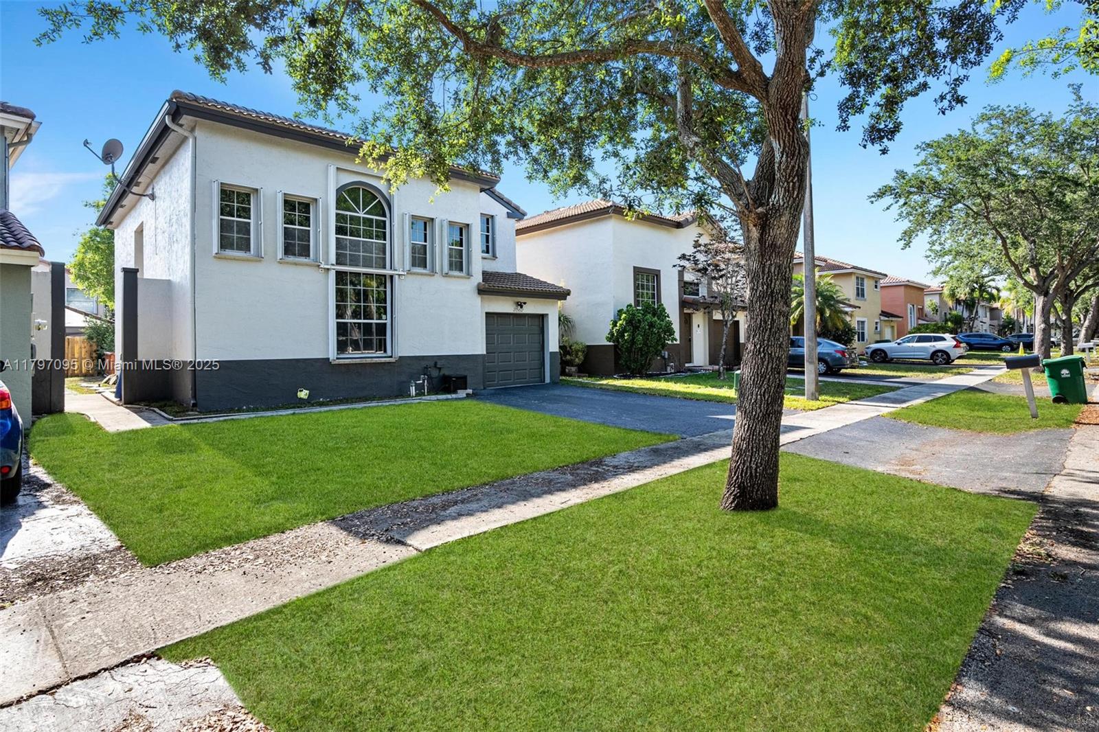 2562 W Saratoga Dr