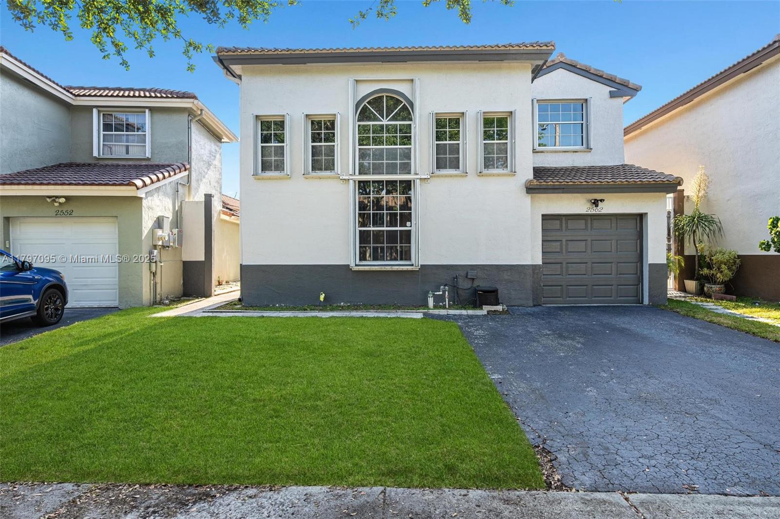 2562 W Saratoga Dr
