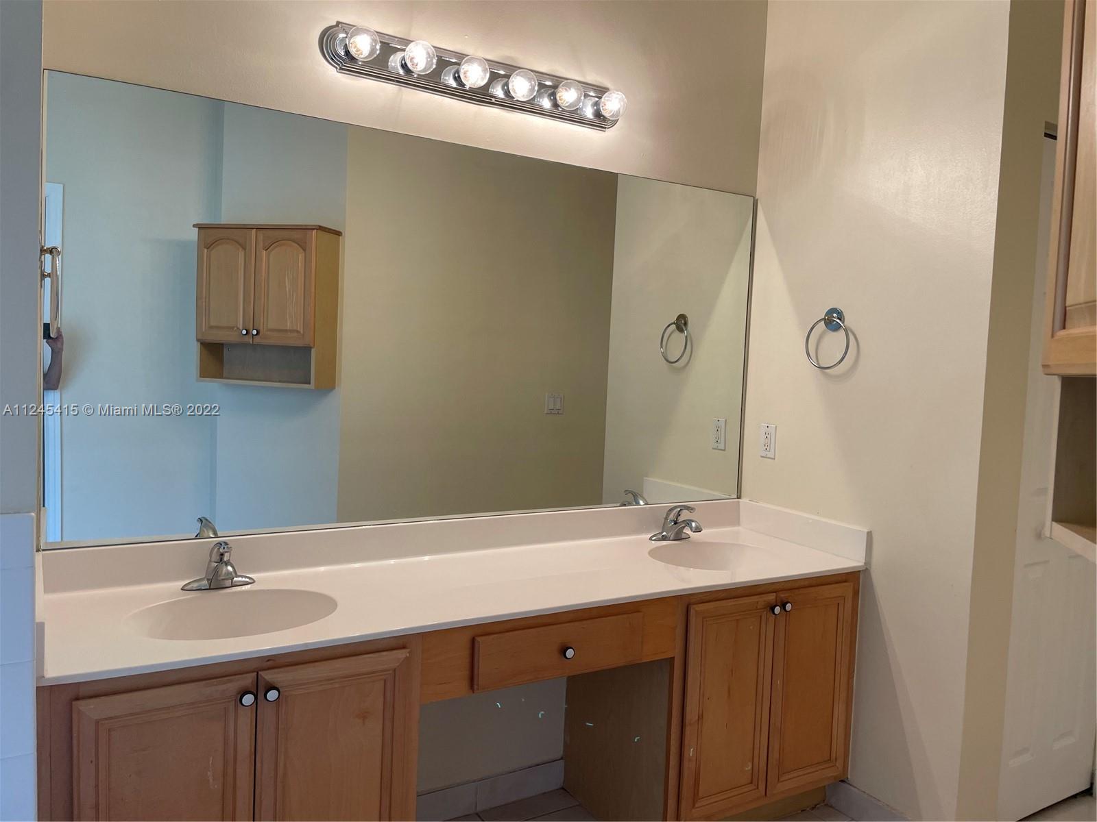 THE RESERVE AT DORAL - Residential Lease