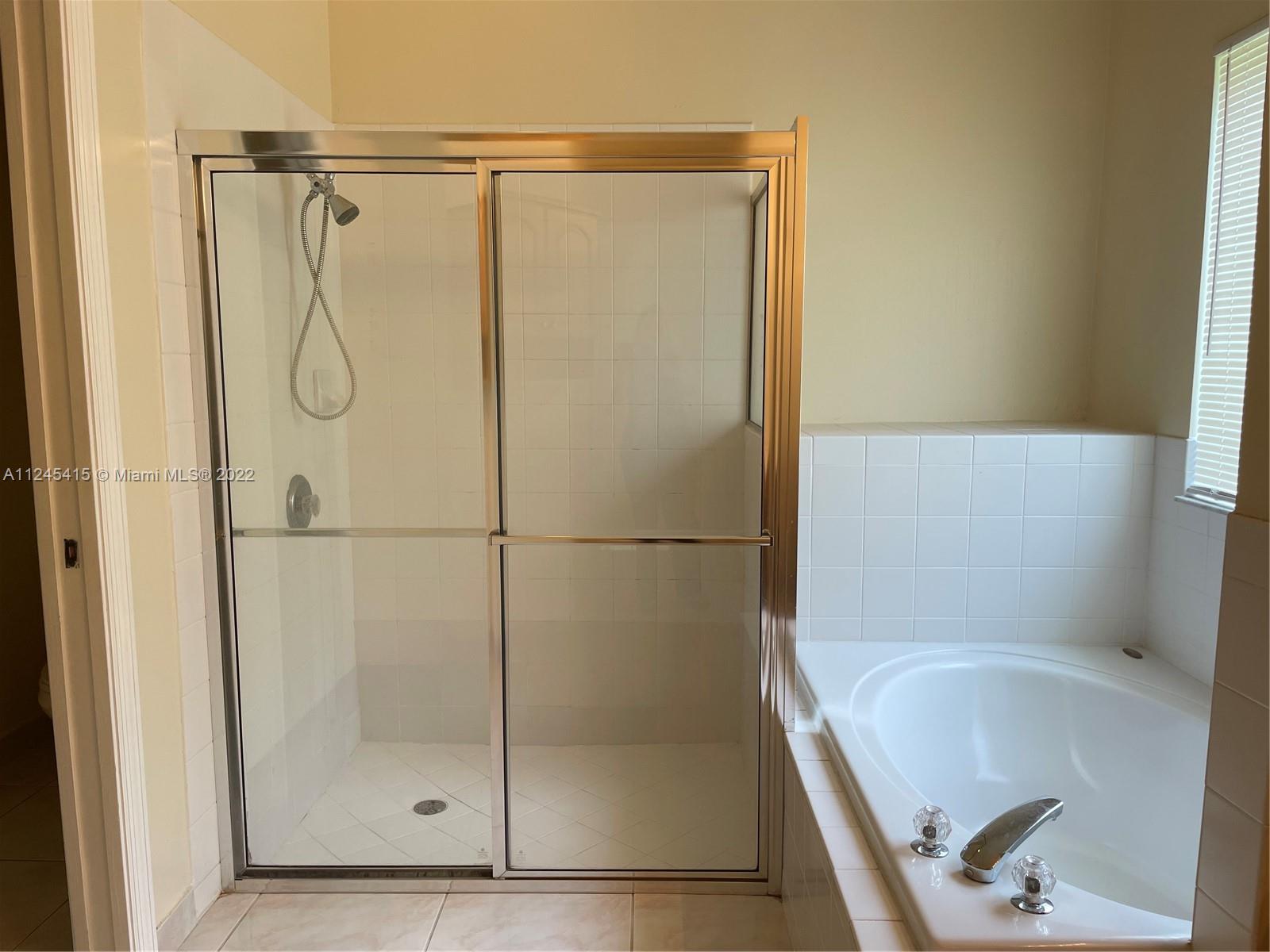 THE RESERVE AT DORAL - Residential Lease