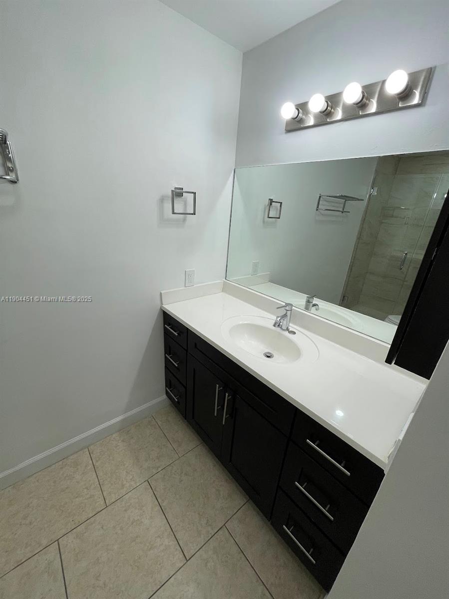 VILLA REAL CONDO NO 5 - Residential Lease