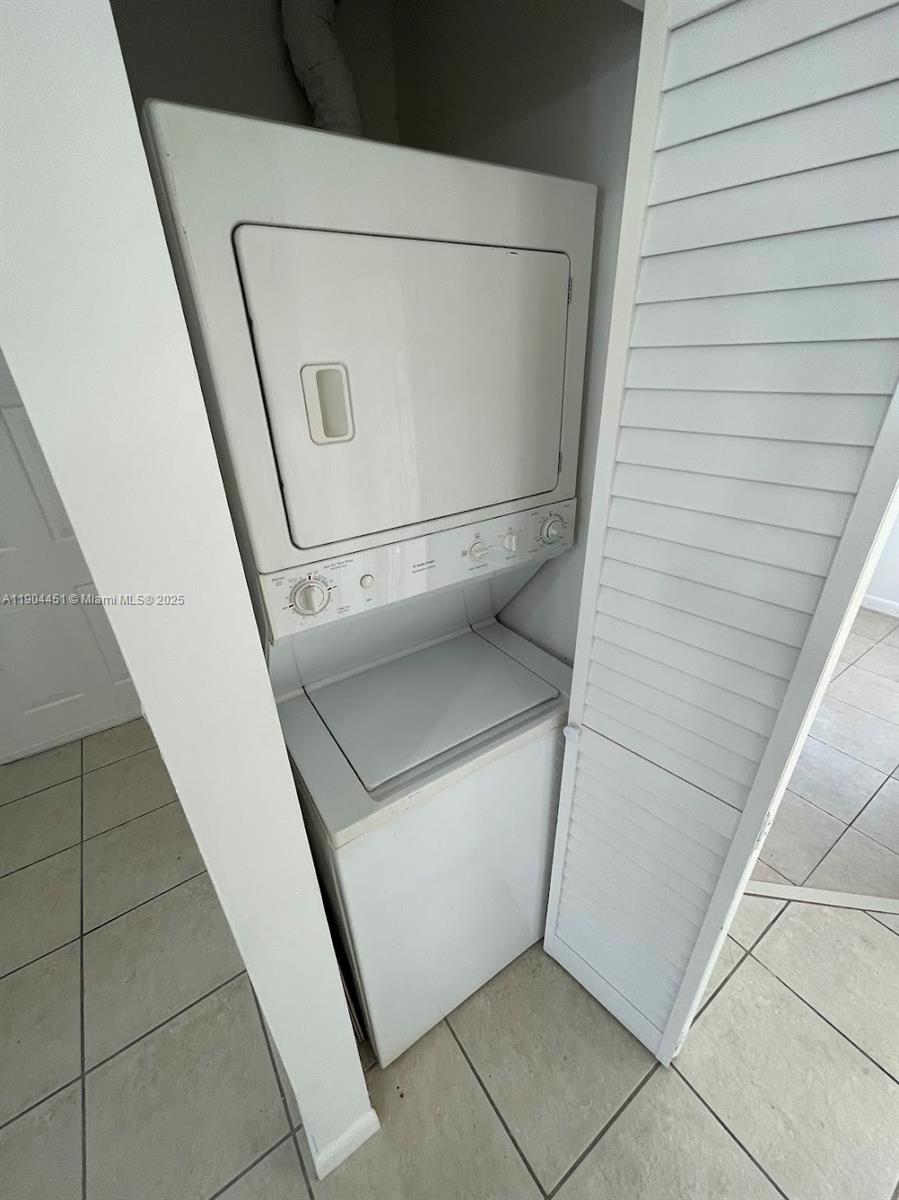 VILLA REAL CONDO NO 5 - Residential Lease