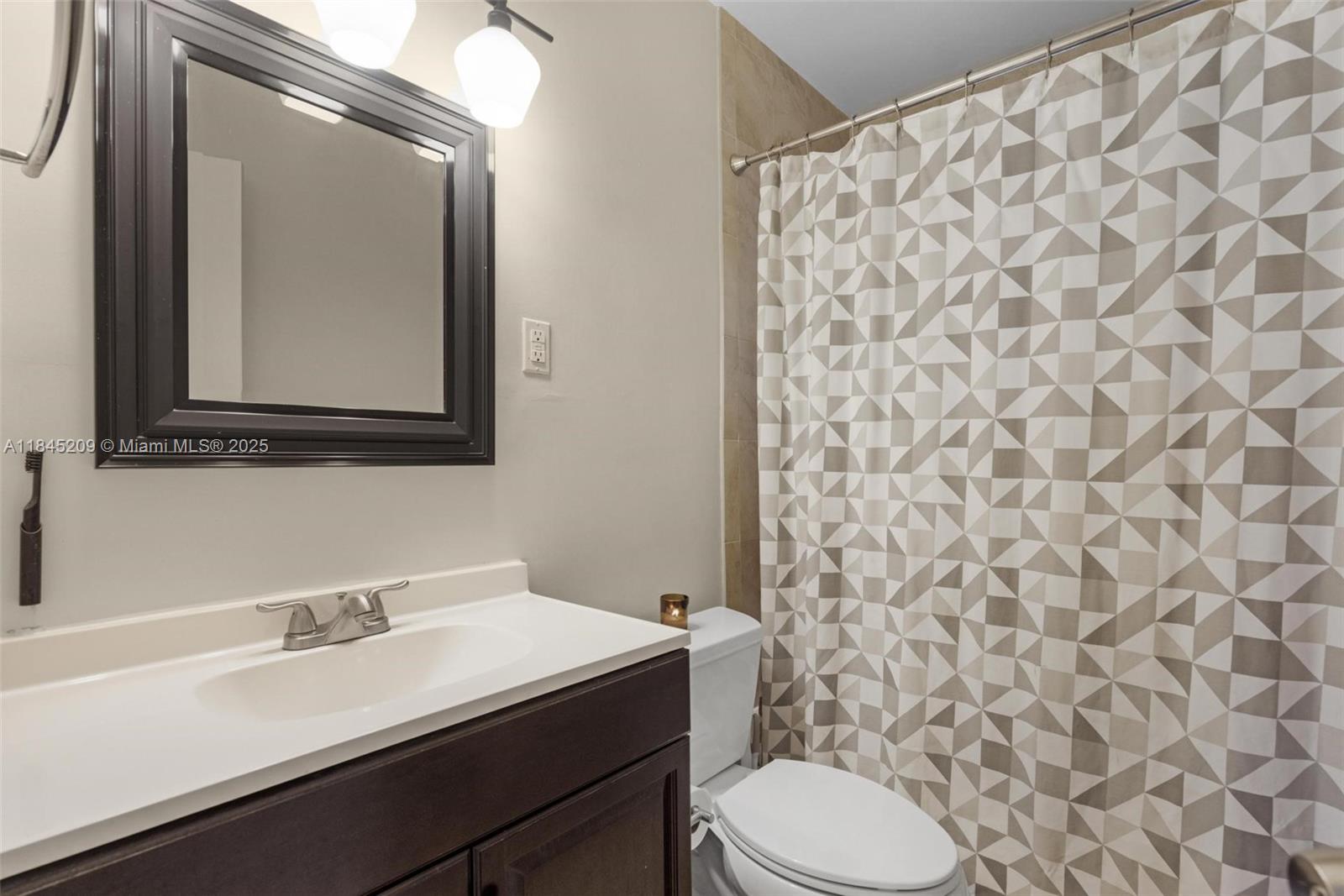 EDGEWATER ESTATES 1ST ADD - Residential Income