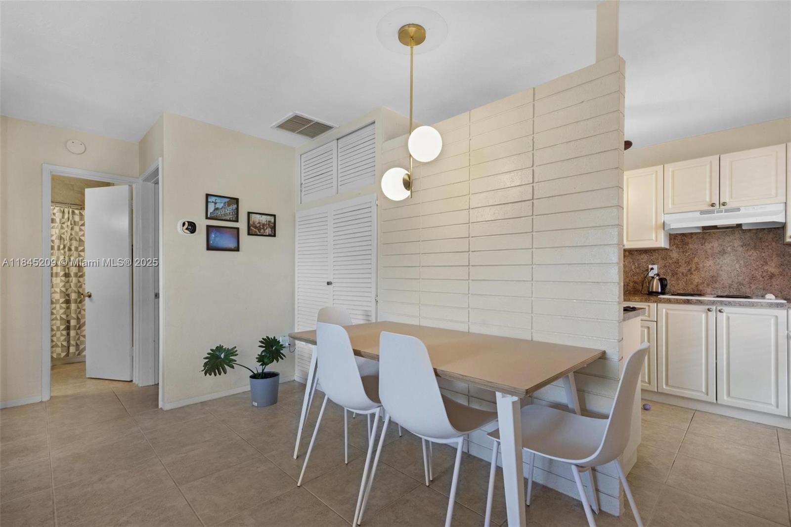 EDGEWATER ESTATES 1ST ADD - Residential Income