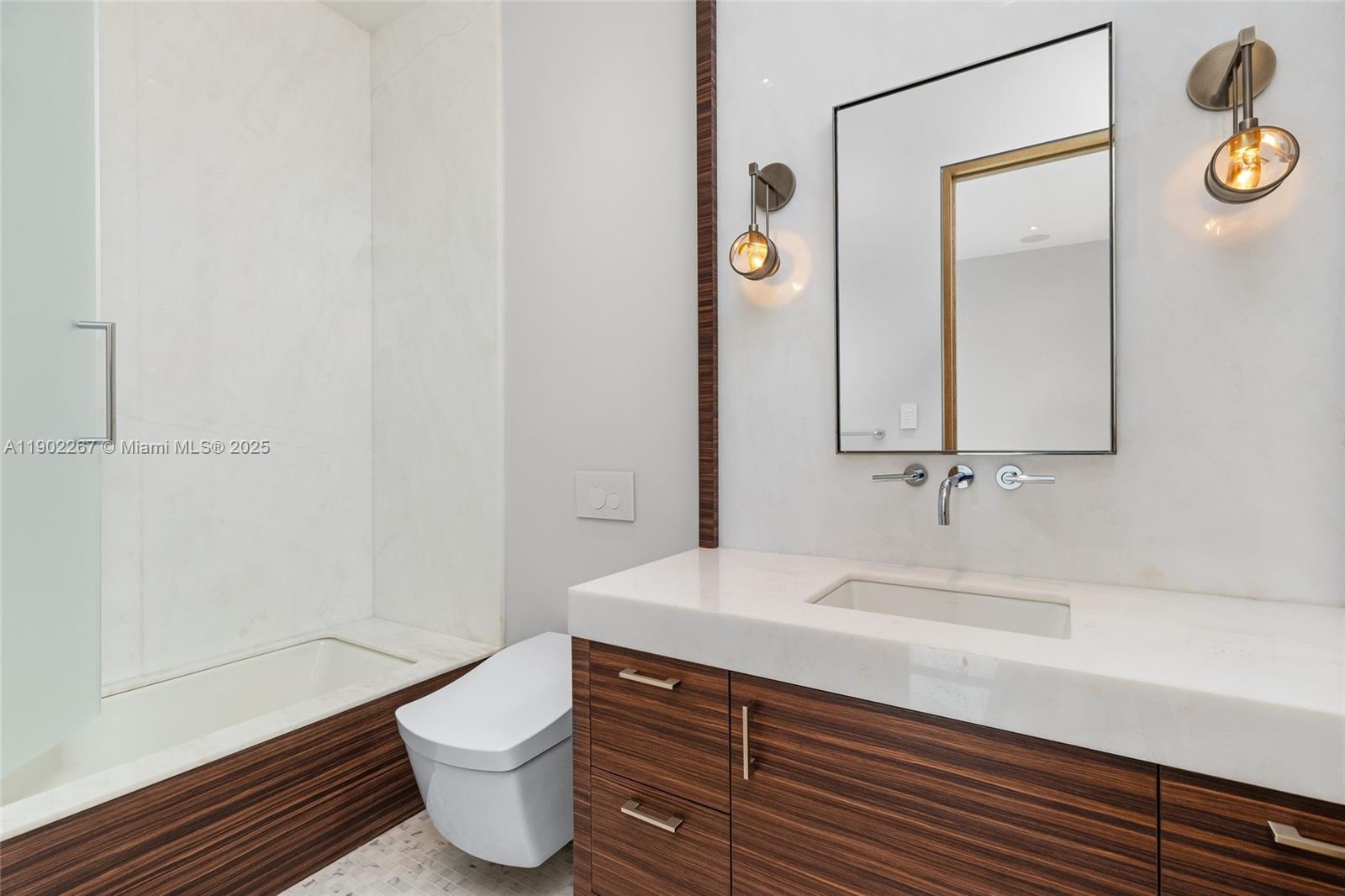 LAUDERDALE BEACH - Residential