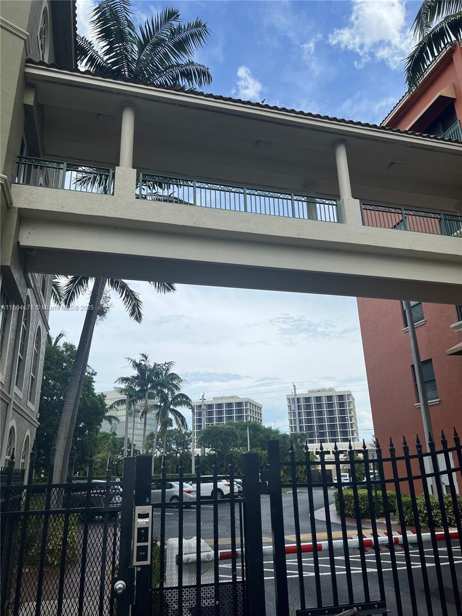 1640 Presidential Way 103, West Palm Beach, FL, 33401/$278,000 3 1640 Presidential Way 103
