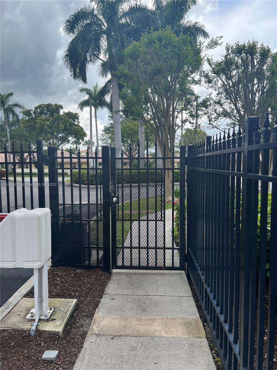 1640 Presidential Way 103, West Palm Beach, FL, 33401/$278,000 2 1640 Presidential Way 103