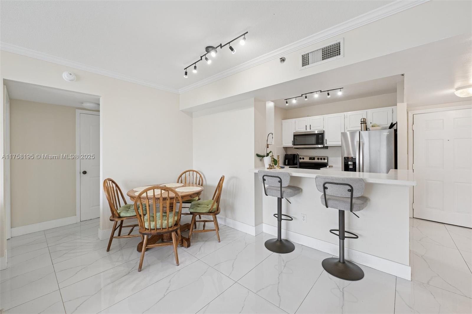 DA VINCI ON DOUGLAS CONDO - Residential
