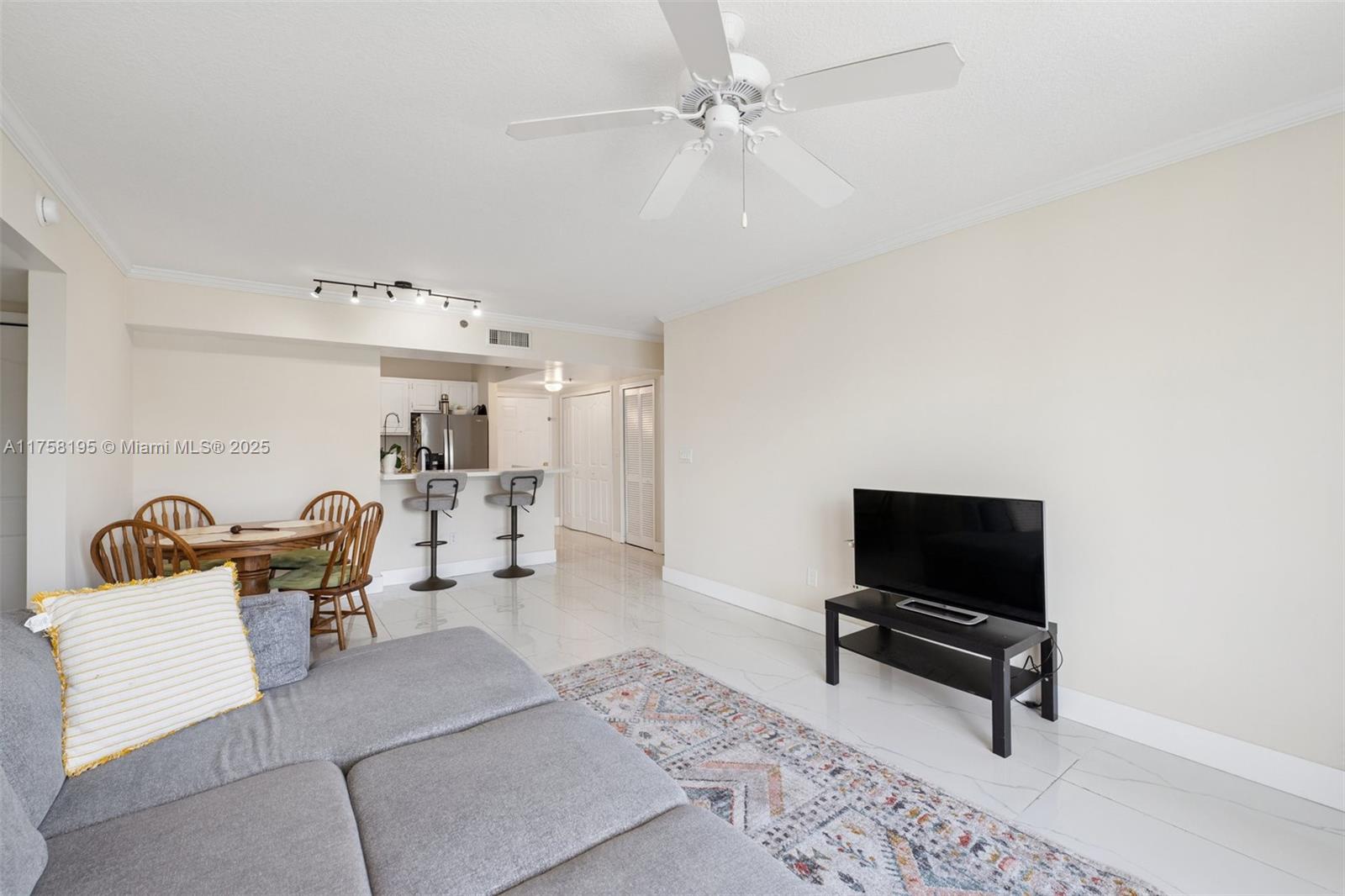 DA VINCI ON DOUGLAS CONDO - Residential