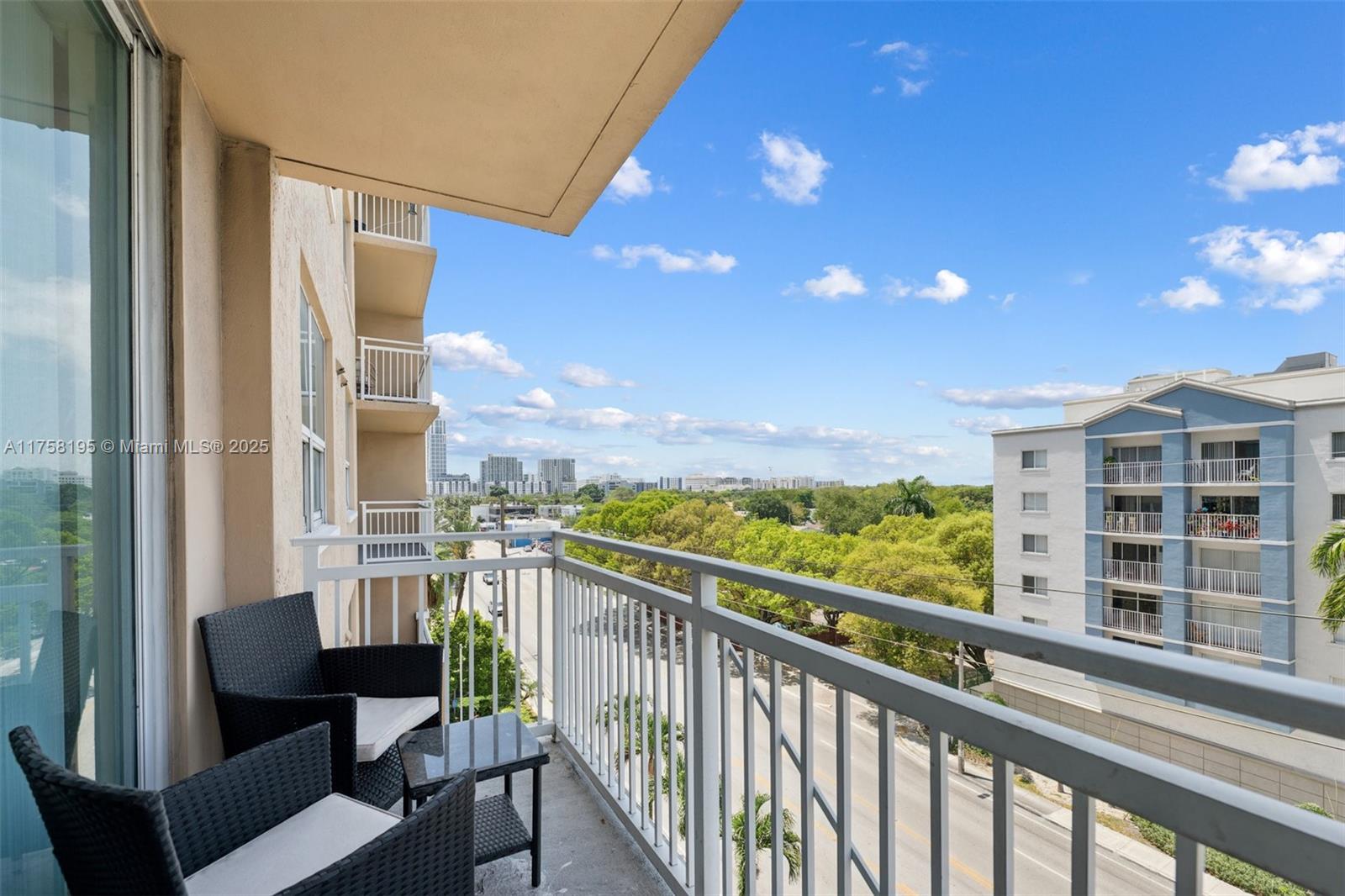 DA VINCI ON DOUGLAS CONDO - Residential