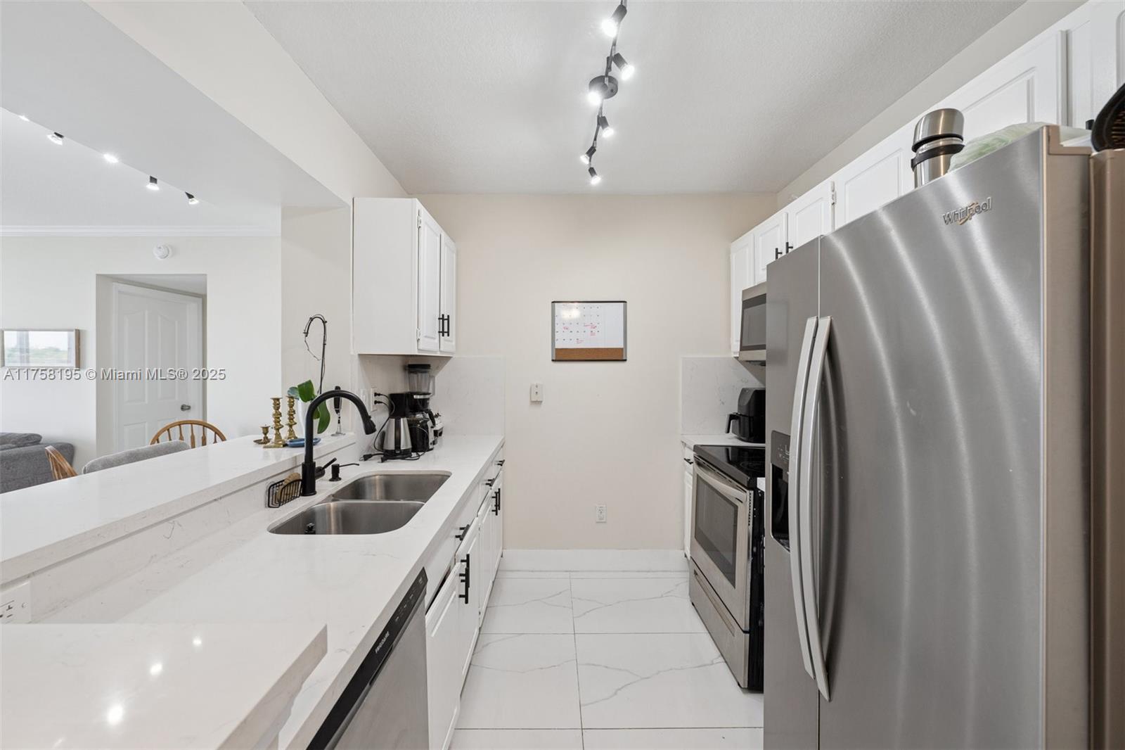 DA VINCI ON DOUGLAS CONDO - Residential