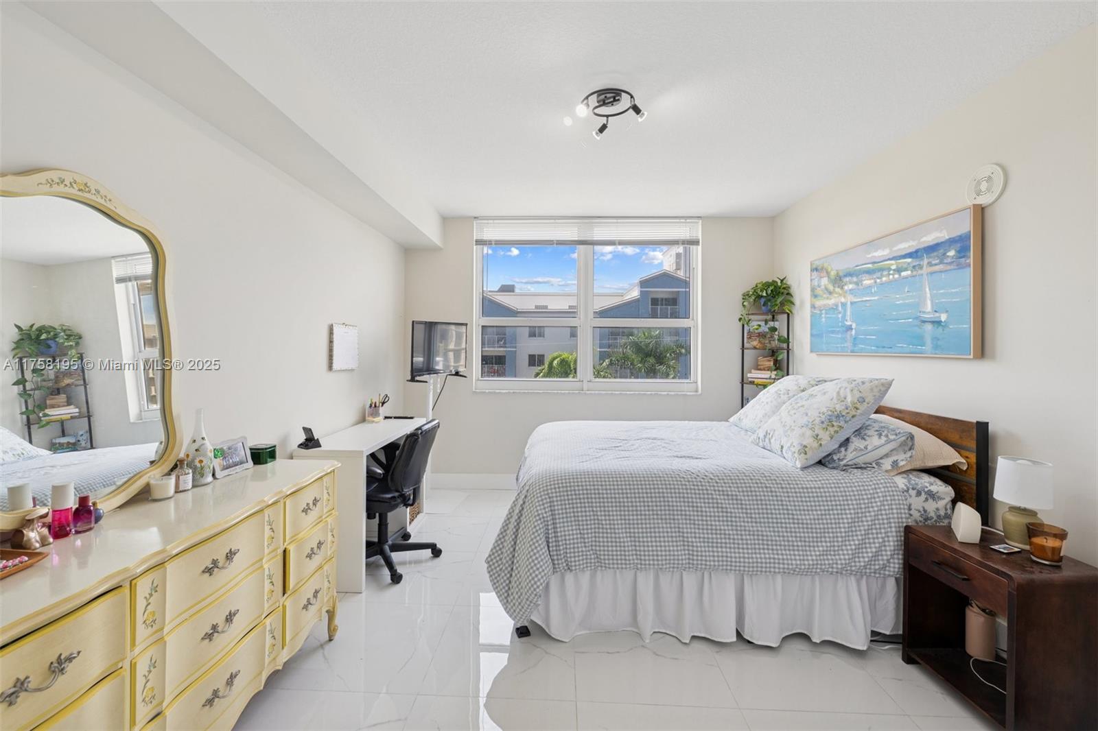 DA VINCI ON DOUGLAS CONDO - Residential