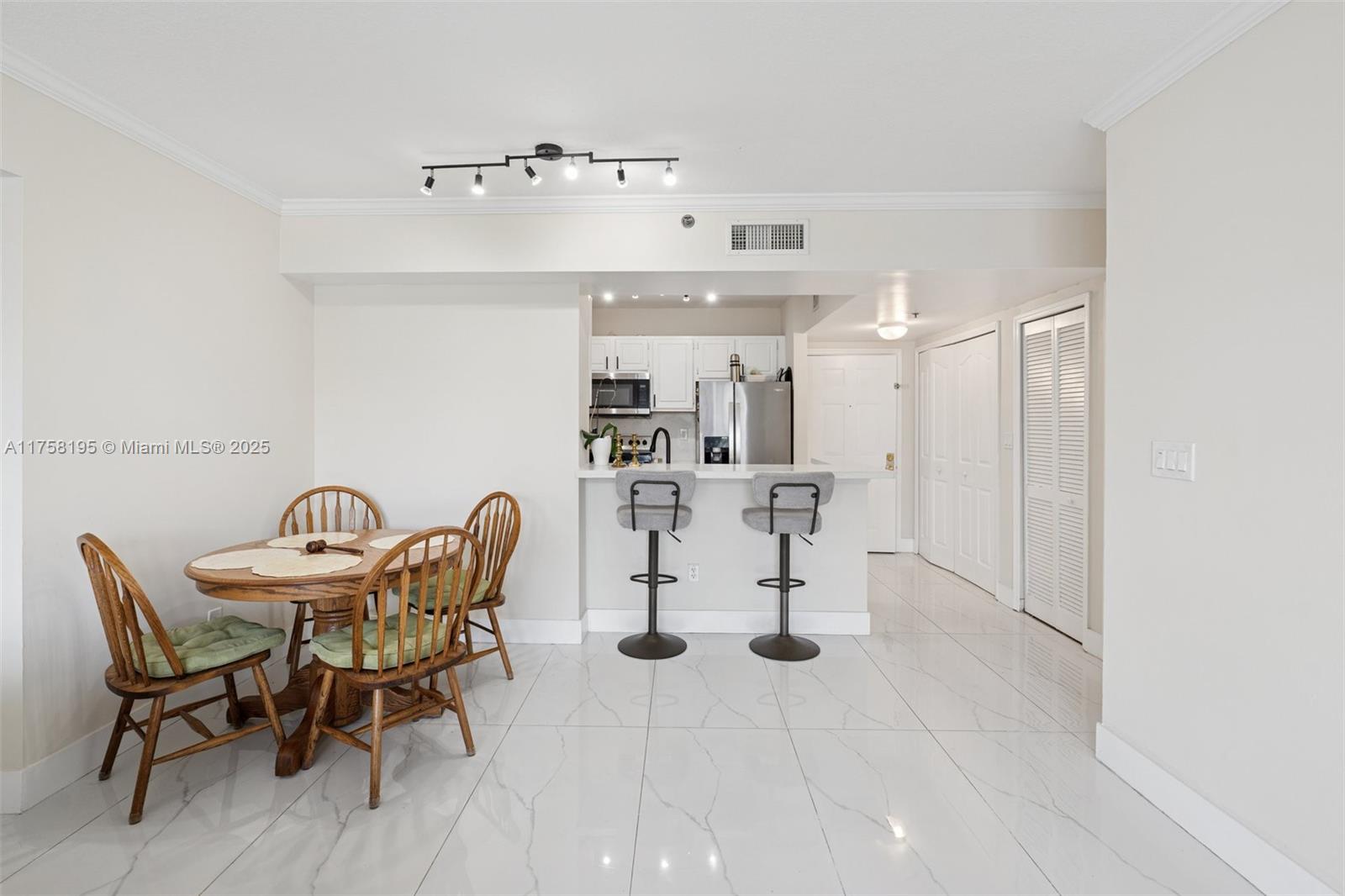DA VINCI ON DOUGLAS CONDO - Residential
