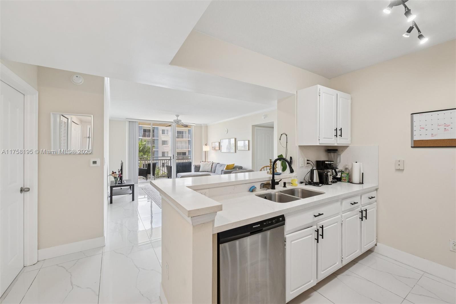 DA VINCI ON DOUGLAS CONDO - Residential