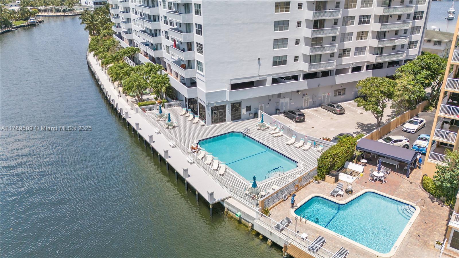137 Golden Isles Dr 910