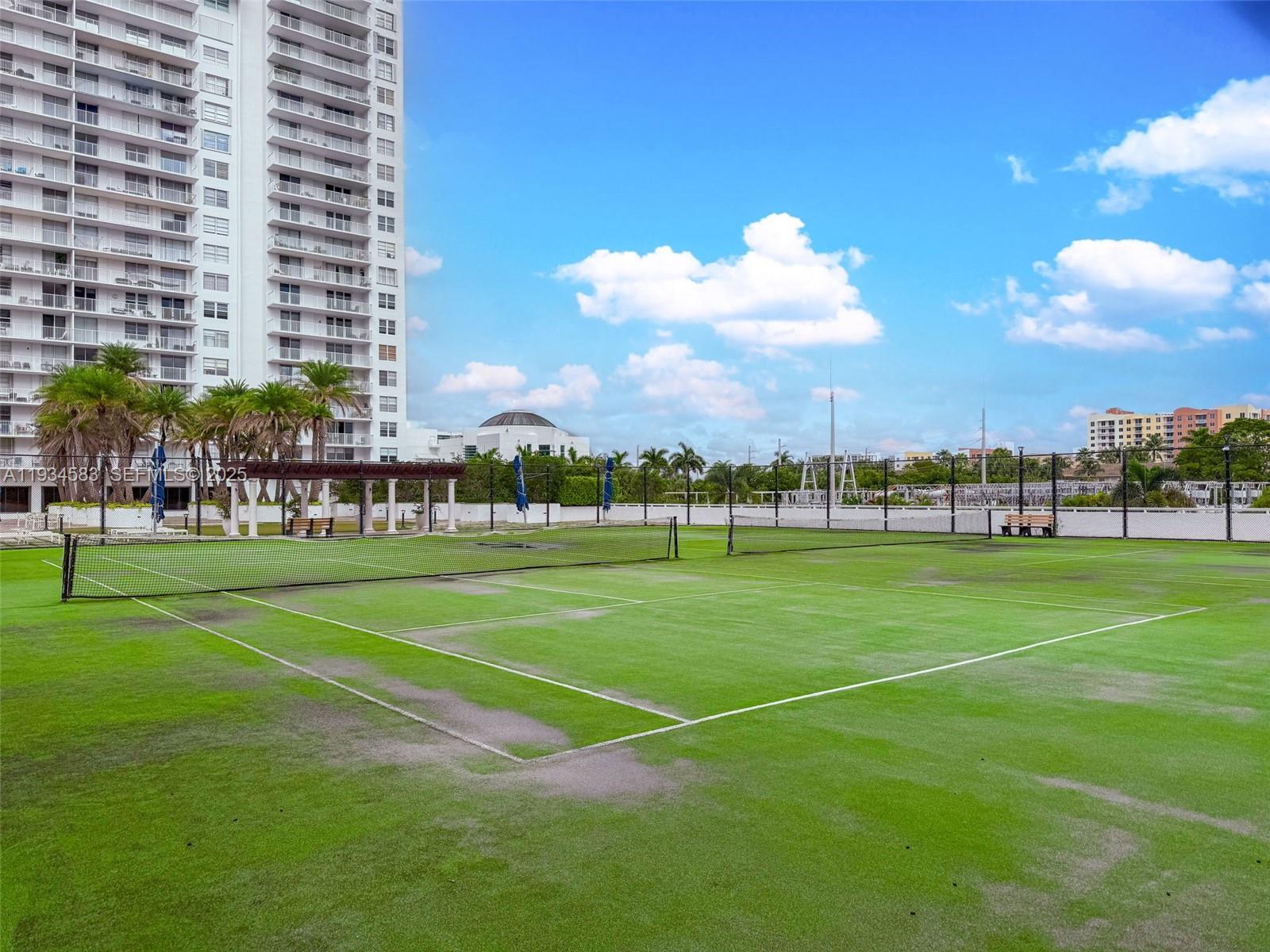 ADMIRALS PORT CONDO WEST - Residential