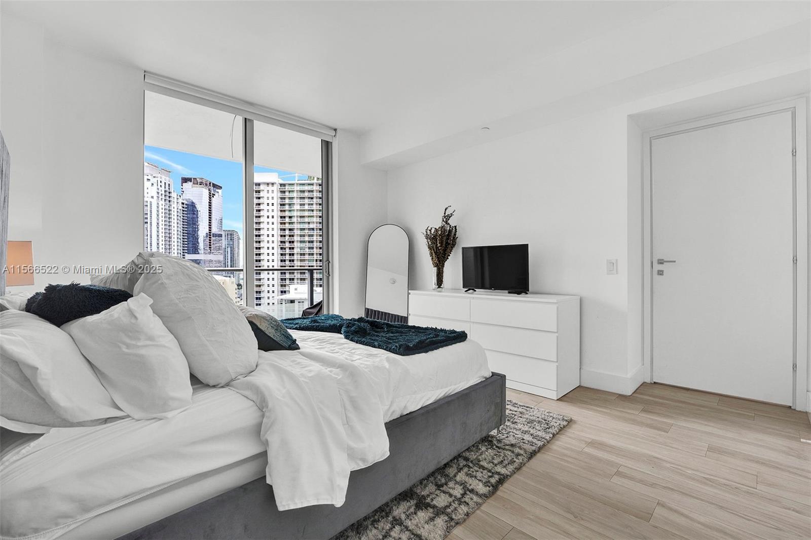 1300 Brickell Bay Dr 2701
