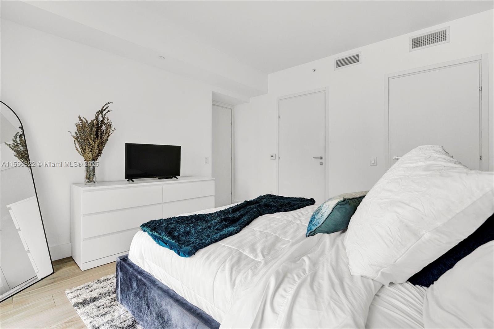 1300 Brickell Bay Dr 2701