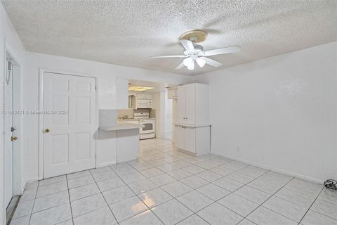 Single Family Residence in Fort Lauderdale FL 2980 8th Pl Pl 7.jpg