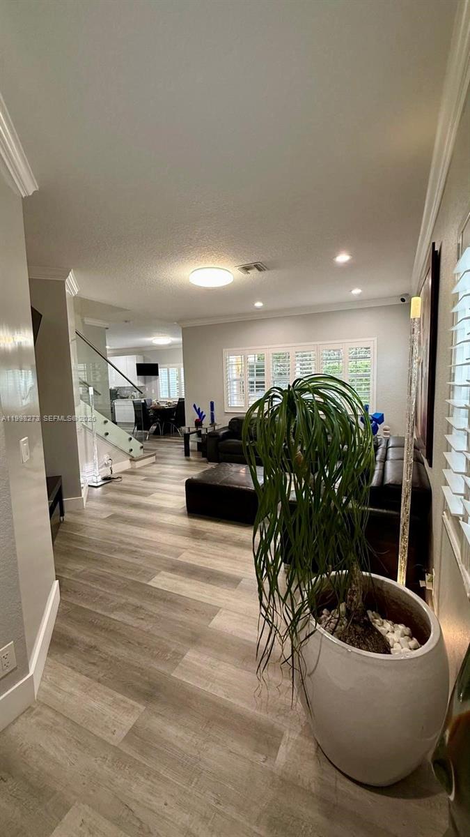 lakeview west - Residential Lease