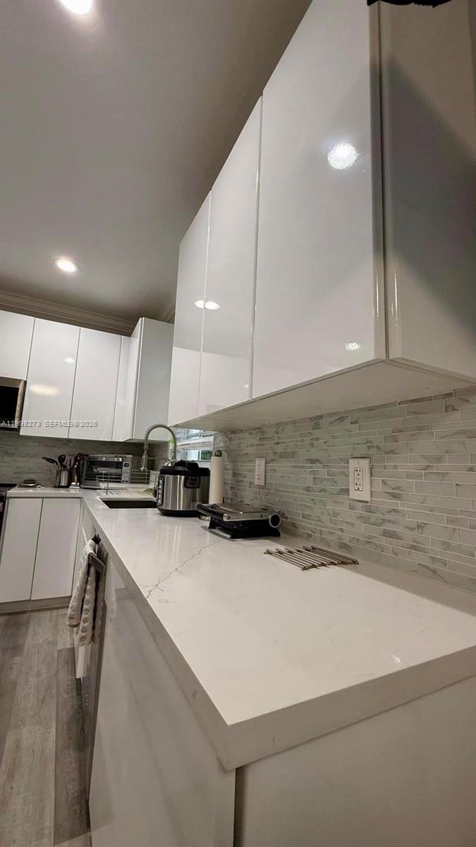 lakeview west - Residential Lease