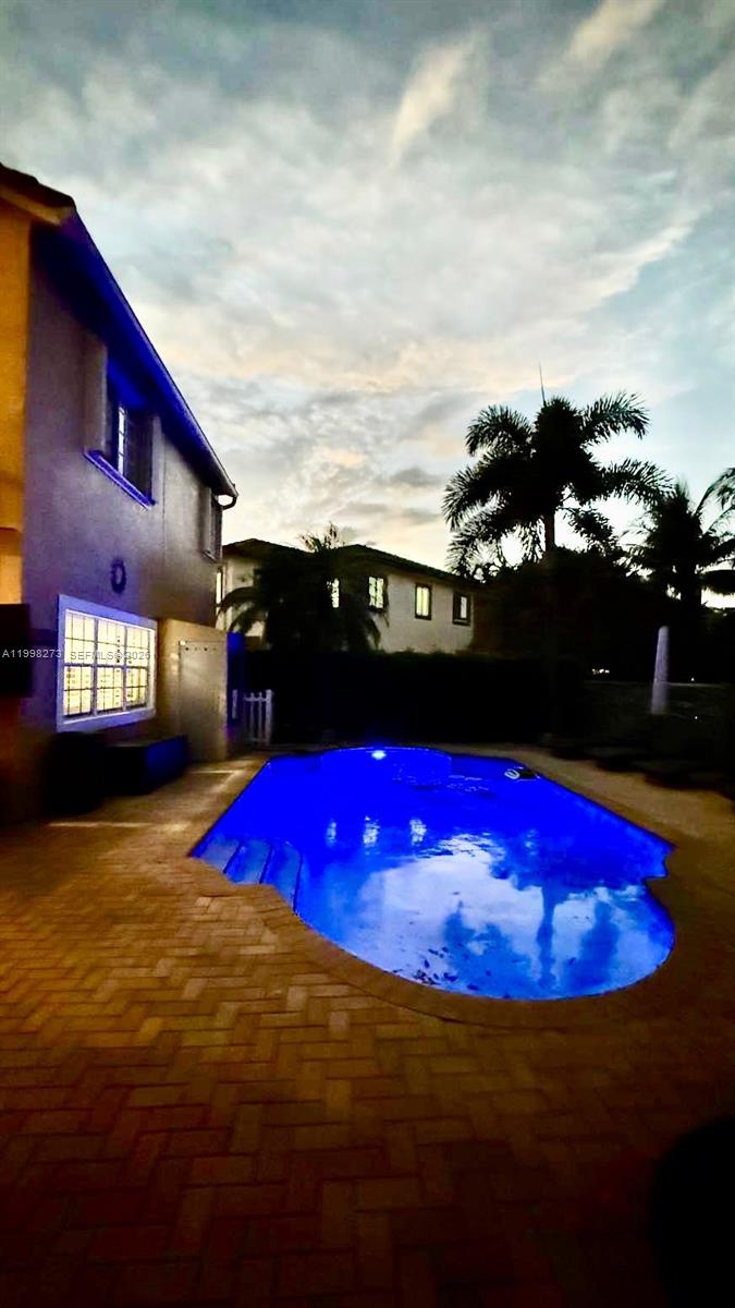 lakeview west - Residential Lease