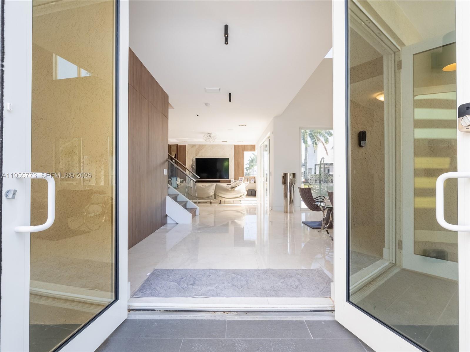 DORAL COMMONS RESIDENTIAL - Residential Lease