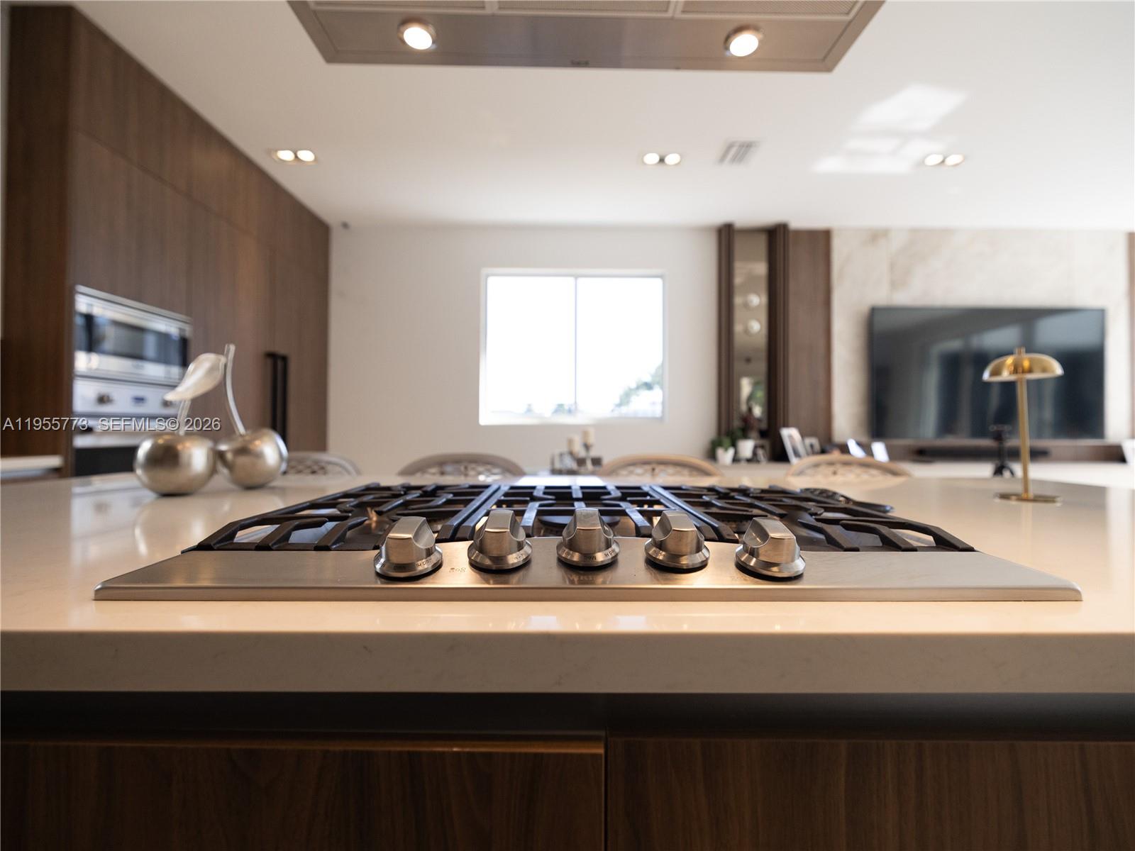 DORAL COMMONS RESIDENTIAL - Residential Lease