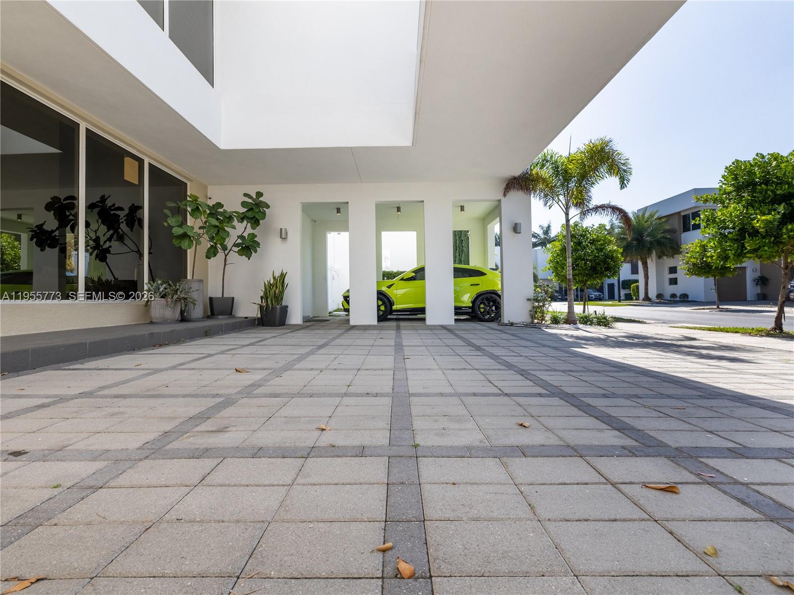 DORAL COMMONS RESIDENTIAL - Residential Lease