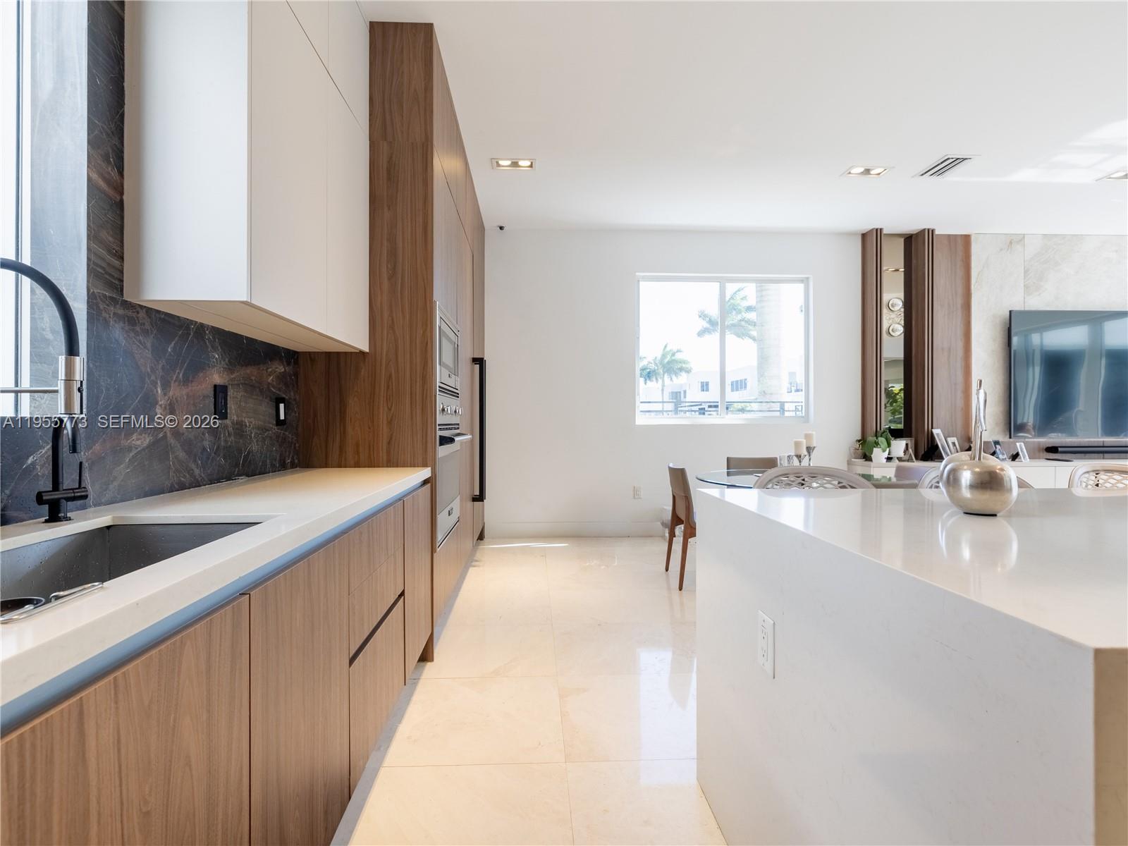 DORAL COMMONS RESIDENTIAL - Residential Lease