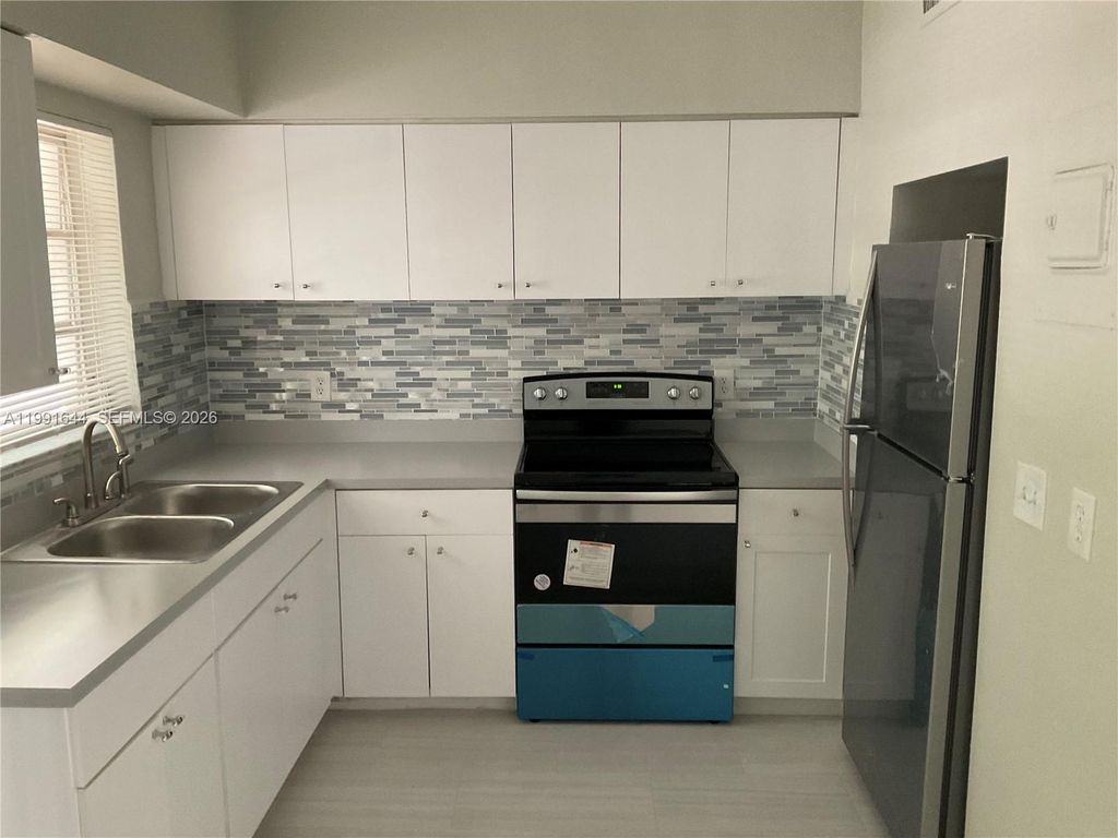 Photo of 510 SE 9th St #9, Fort Lauderdale, FL 33316 (MLS # A11991644)